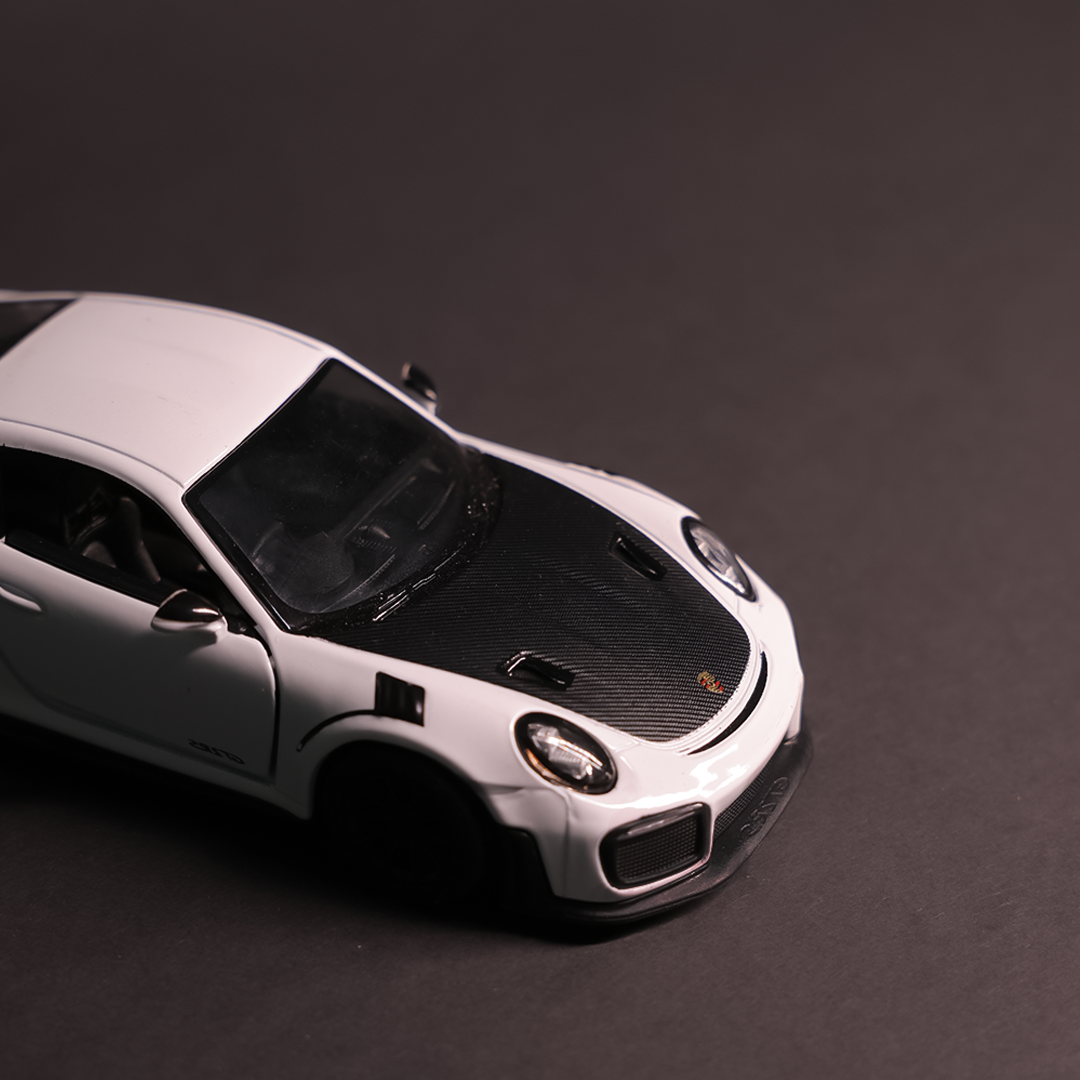 Porsche 911 GT2 RS (Scale 1:36)